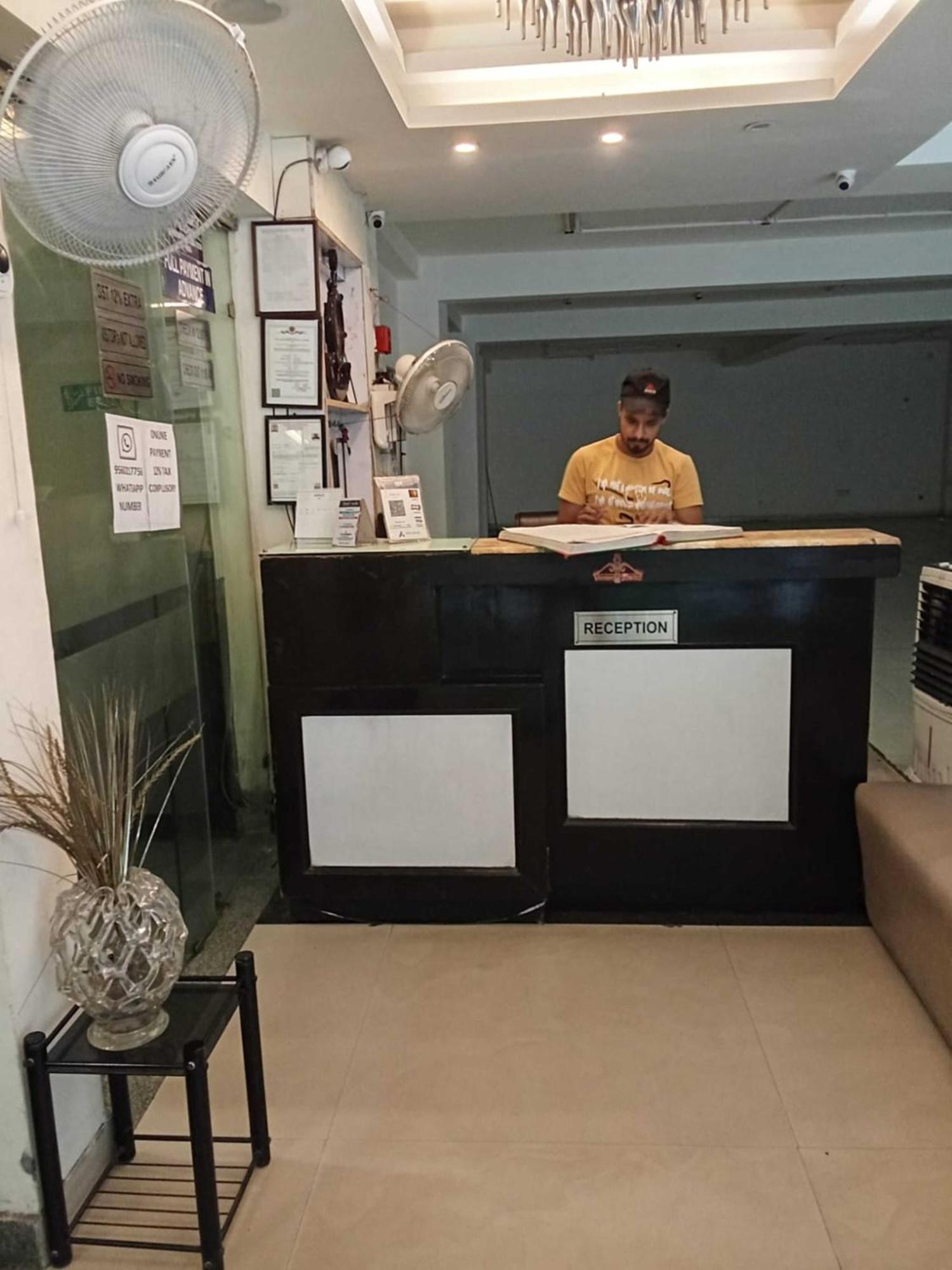 Hotel Paschim Vihar Delhi  Esterno foto